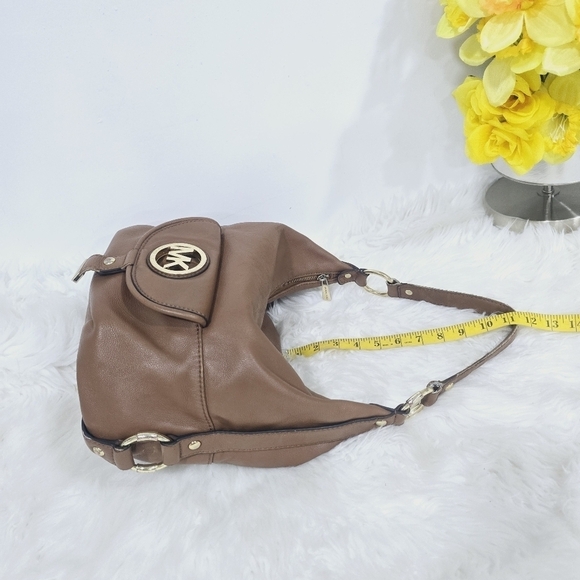 Michael Kors leather hobo with one main compartment and two outside compartments - Picture 6 of 17